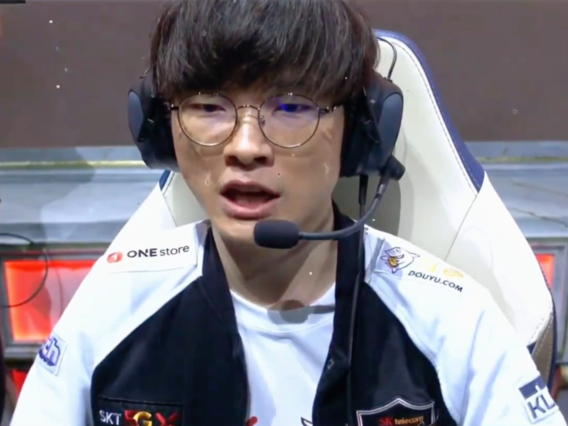 包含Faker在掘金比赛中重返赛场，出色防守引发热议！的词条